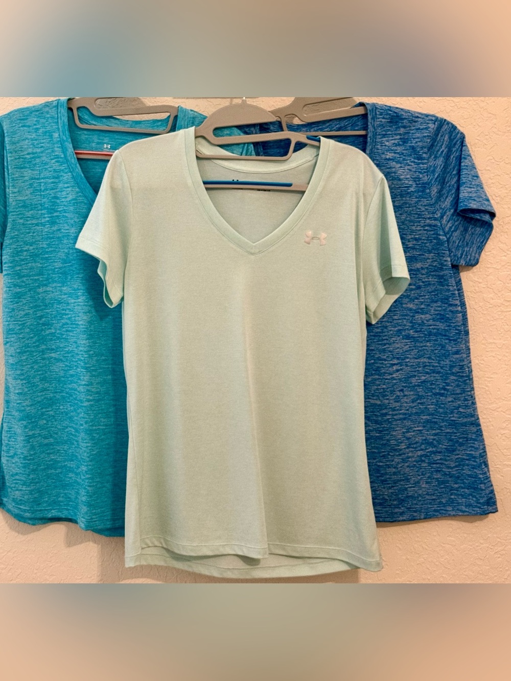 Under Armour Heatgear Loose fit bundle of 3 Women’s tees t shirts Medium